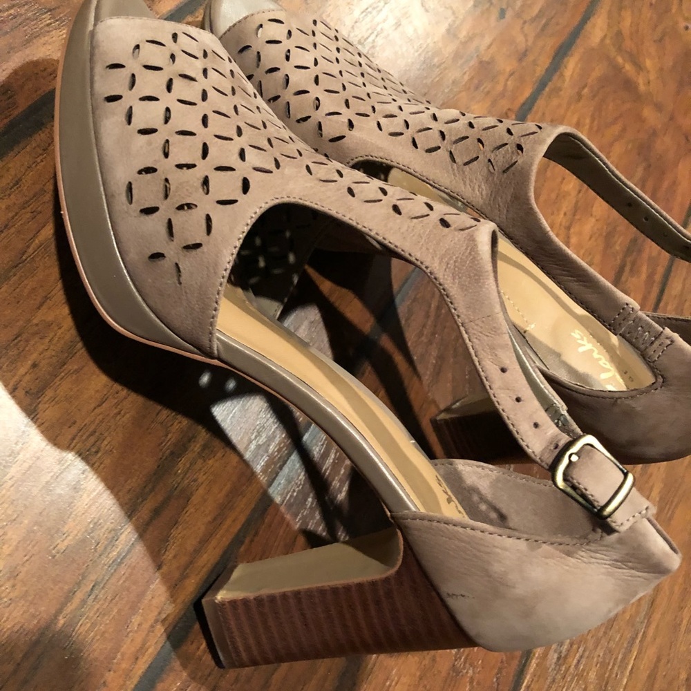Clarks artisan high heel 9.5